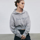 NICOLE シグネチャーロゴクロップフーディー