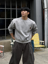 Double pocket patch cropped sweatshirt