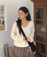 ソフトアンゴラVネックニット