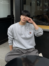 Double pocket patch cropped sweatshirt