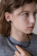 Gleaming knit flower earring (Black)