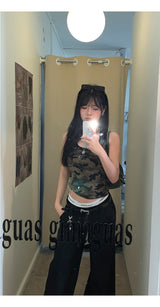 カーモレトロUネックノースリーブTシャツ