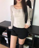 ミュートUネックポケットロングスリーブTシャツ