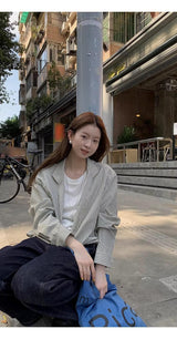 Stripe collared shirt layered T-shirt
