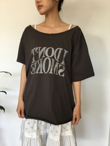 Monog off-shoulder T-shirt (2color)