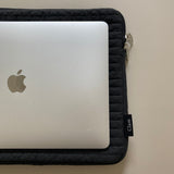 Clam タブレット＆ラップトップケース _ ソフトブラック (15 inch)