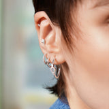 幾何学的な925シルバー+ロジウムメッキフープリングイヤリングE059-17H (Worn by Bvlgari's Minyoung)