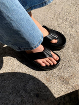 sunday summer leather flip-flop