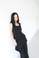 RUFFLE SLEEVELESS (BLACK)