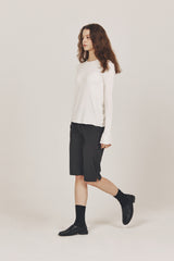 Side-Slit Bermuda pants