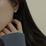 Hug earring (silver)