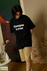 エンボスキャンパスラバーブラックショートスリーブTシャツ [Unisex]