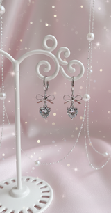 [IU Piercing] Dainty Heart Crystal and Ribbon Huggies Piercing - Silver Color