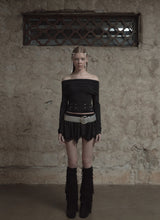Eyelet off shoulder T (Black)