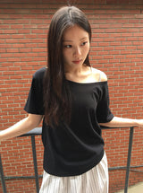 ユリミワンオフショルダールーズフィットTシャツ