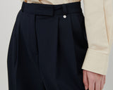 TAILORED DOUBLE PLEATED SLACKS [NAVY]