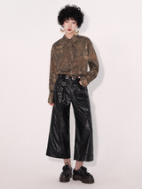 Relaxed and loose eight-inch leather pants with texture sensation