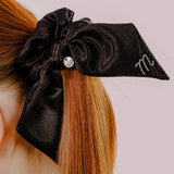 STONE RIBBON SATIN SCRUNCHIE (BLACK)