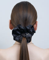 HALF CHECK SCRUNCHIE