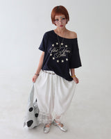 スターレタリングオフショルダーボクシー半袖Tシャツ