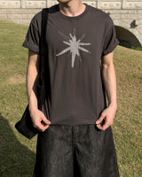 スパーク エンブロイダード グラフィック ショートスリーブ Tシャツ