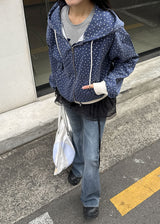 グレーのローブーツカットデニム