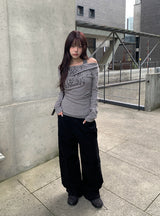 ドリューホルターレイヤードレタリングオフショルダーTシャツ