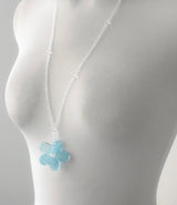 [ crystal clear ] blue-core flower drop necklace