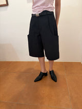 curve bermuda pants