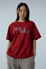 EEERRR Distorted ロゴオーバークロップフィットTシャツ (ワイン)