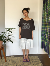Monog off-shoulder T-shirt (2color)