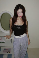 Lace lettering padded sleeveless shirt with a built-in cap