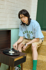 グリーンクラシックビッグロゴクルーネックスカイブルーショートスリーブTシャツ [Unisex]