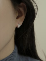 Hug earring (silver)