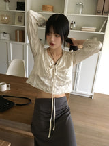 [MADE] デソップサテンプリーツリボンストリングツーウェイブラウス