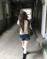 VネックTシャツ