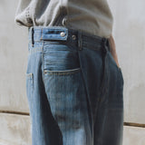 One tuck wide tapered denim pants / Light blue