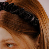 SHIRRING SATIN HAIR BAND (BLACK)