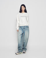 25FW WOMAN ラウンドフォントレタリングクロップスウェット クリーム