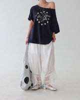 スターレタリングオフショルダーボクシー半袖Tシャツ