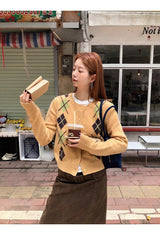 Argyle pattern wool knit cardigan