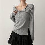 Waistline 🤍 Long-sleeved T-shirt with side shirring slits up to the forearm cover
