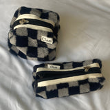 クラムラウンドペンケース_ファーダークグレーチェッカーボード