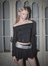 Eyelet off shoulder T (Black)