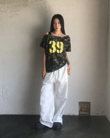 レイカモナンバープリントオフショルダーシャーリングTシャツ