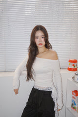 オフショルダーレースストラップロングスリーブTシャツ