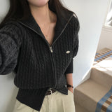 [BELLIDE MADE] ペンダント付きケーブルニットジップアップ