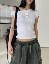 リブ編みアンバランスボタンショルダーTシャツ