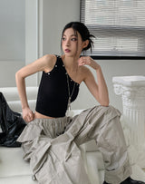Low rivet one shoulder sleeveless