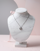 [tripleS Lynn Necklace] プレッツェルカラーボーンネックレス - Silver Color